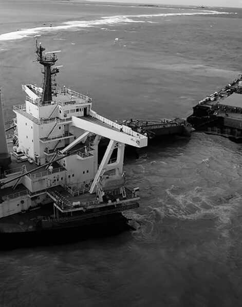 الاستجابة للانسكاب النفطي وإدارة نفايات النفط والتربة الملوثة الناتجة عن حادث انسكاب النفط من سفينة MV WAKASHIO الذي حدث في الساحل من POINTE D'ESNY (جنوب موريشيوس)